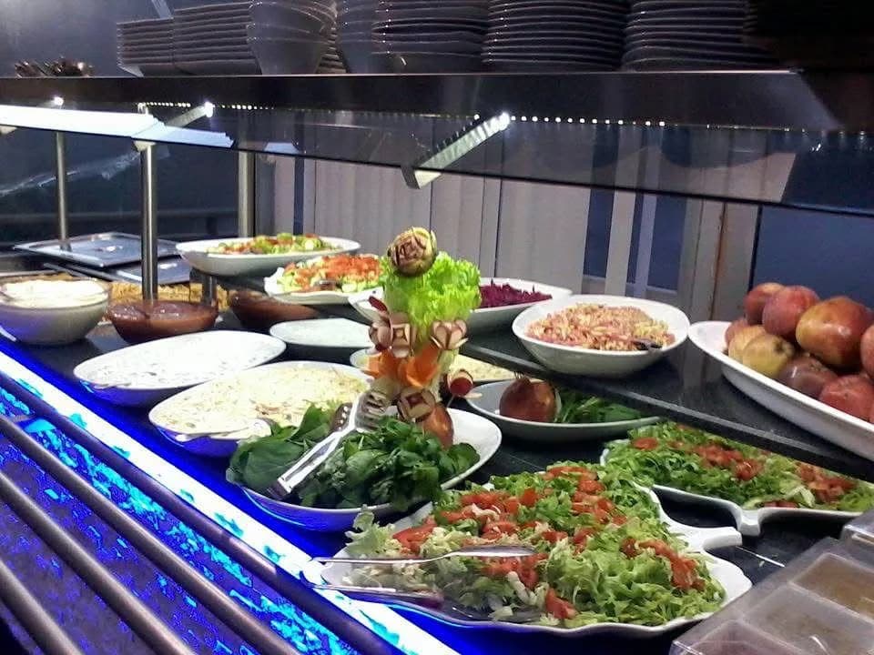 Elit Kız Öğrenci Yurdu açık büfe yemek ve salata servis düzeni