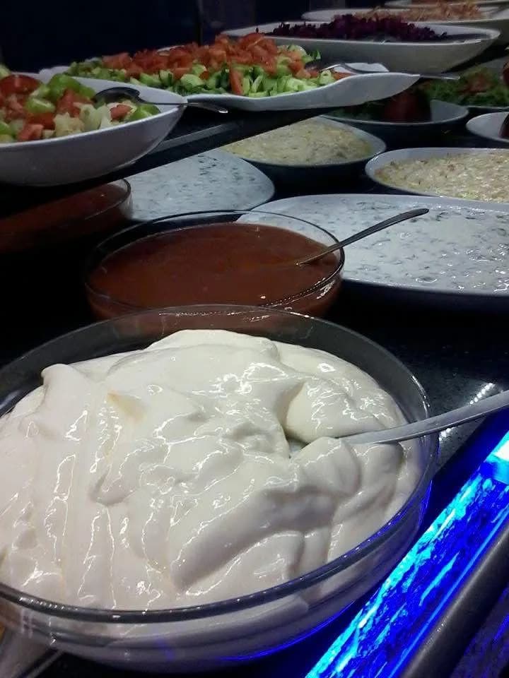 Elit Kız Öğrenci Yurdu yemek servisinde yardımcı ürün ve sos seçenekleri